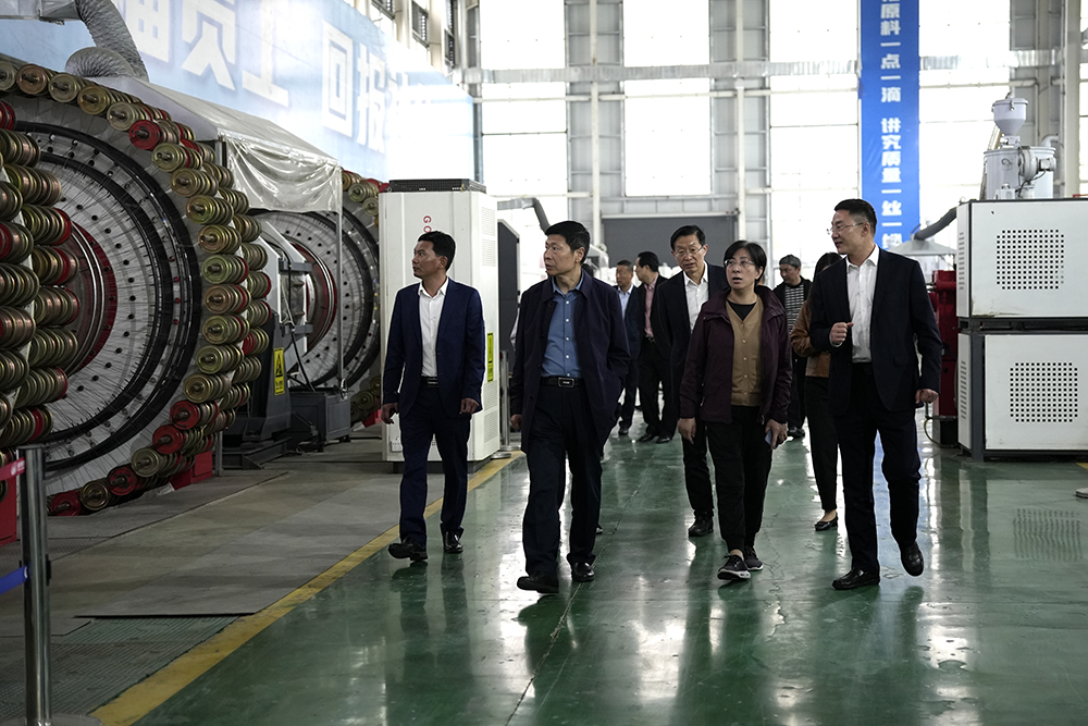 蘇州市吳江區黎里鎮人大主席袁奕帶領考察團蒞臨豪家股份考察調研