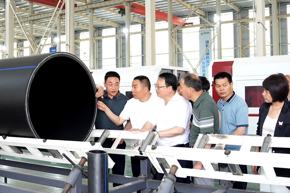 縣人大常委會副主任楊翠萍帶領(lǐng)阜南一中、三中教學(xué)骨干蒞臨豪家股份考察交流